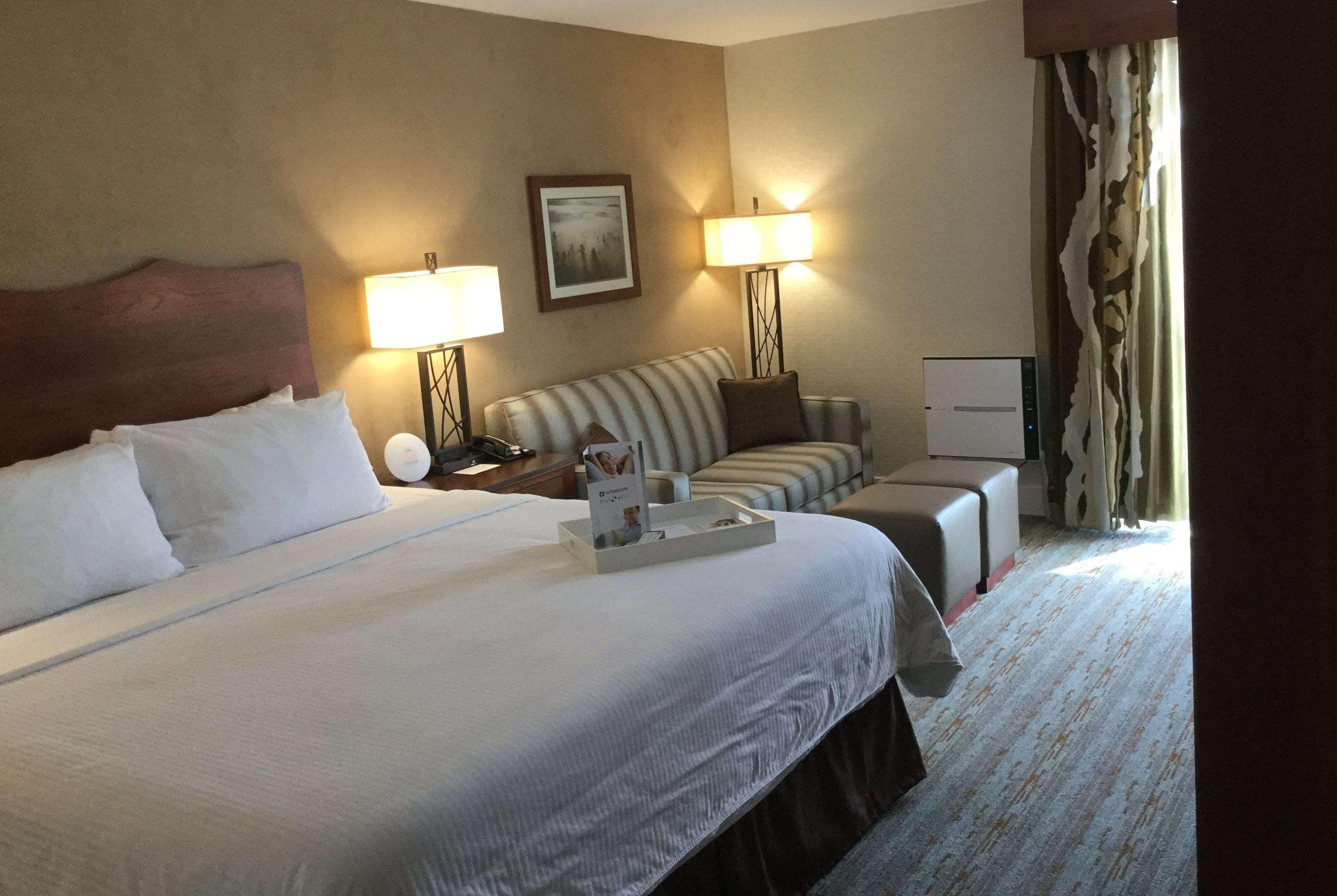 Wyndham Visalia Hotel Eksteriør billede