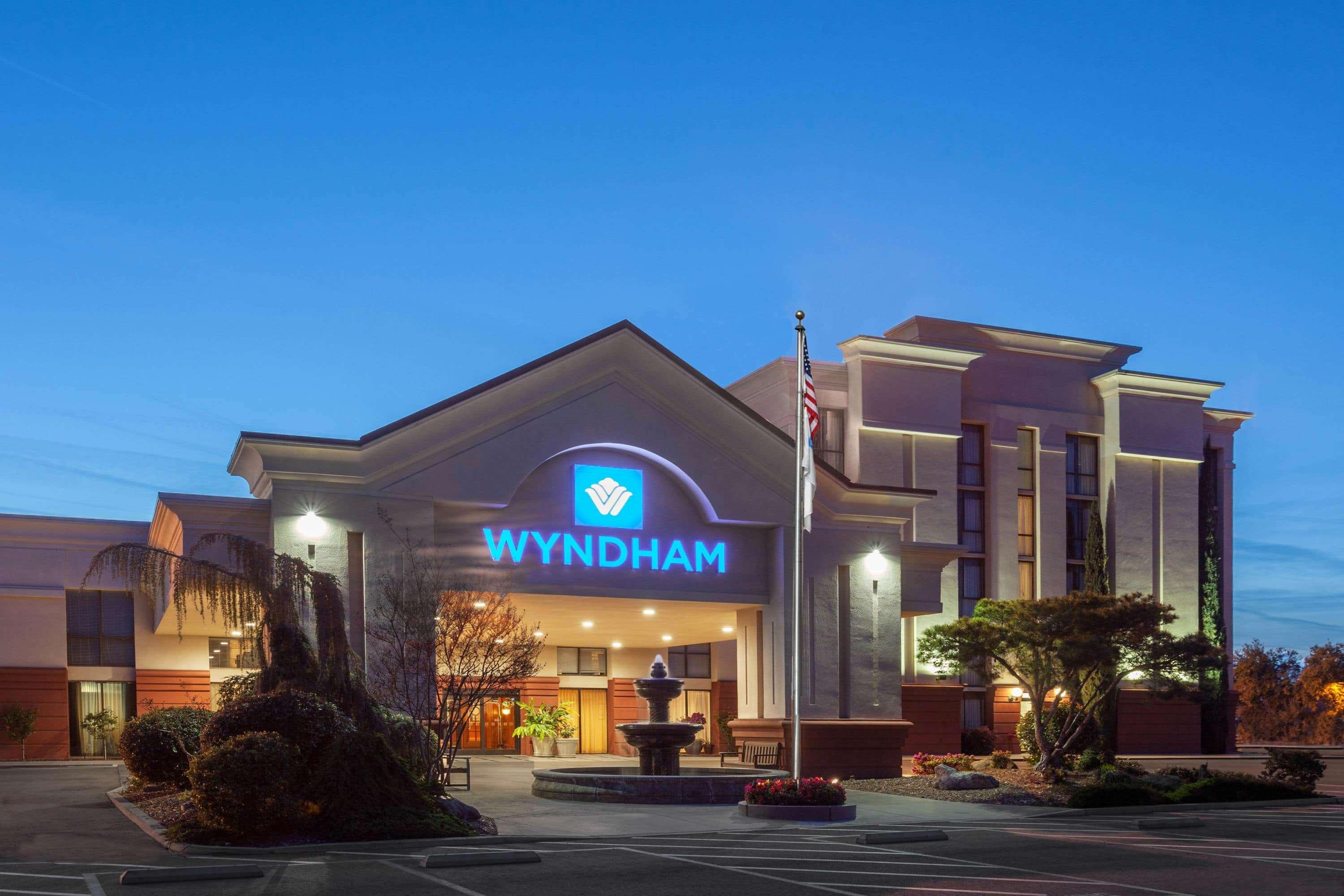 Wyndham Visalia Hotel Eksteriør billede