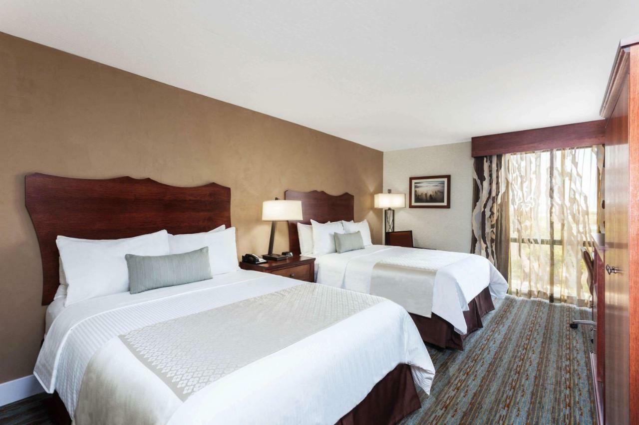 Wyndham Visalia Hotel Eksteriør billede